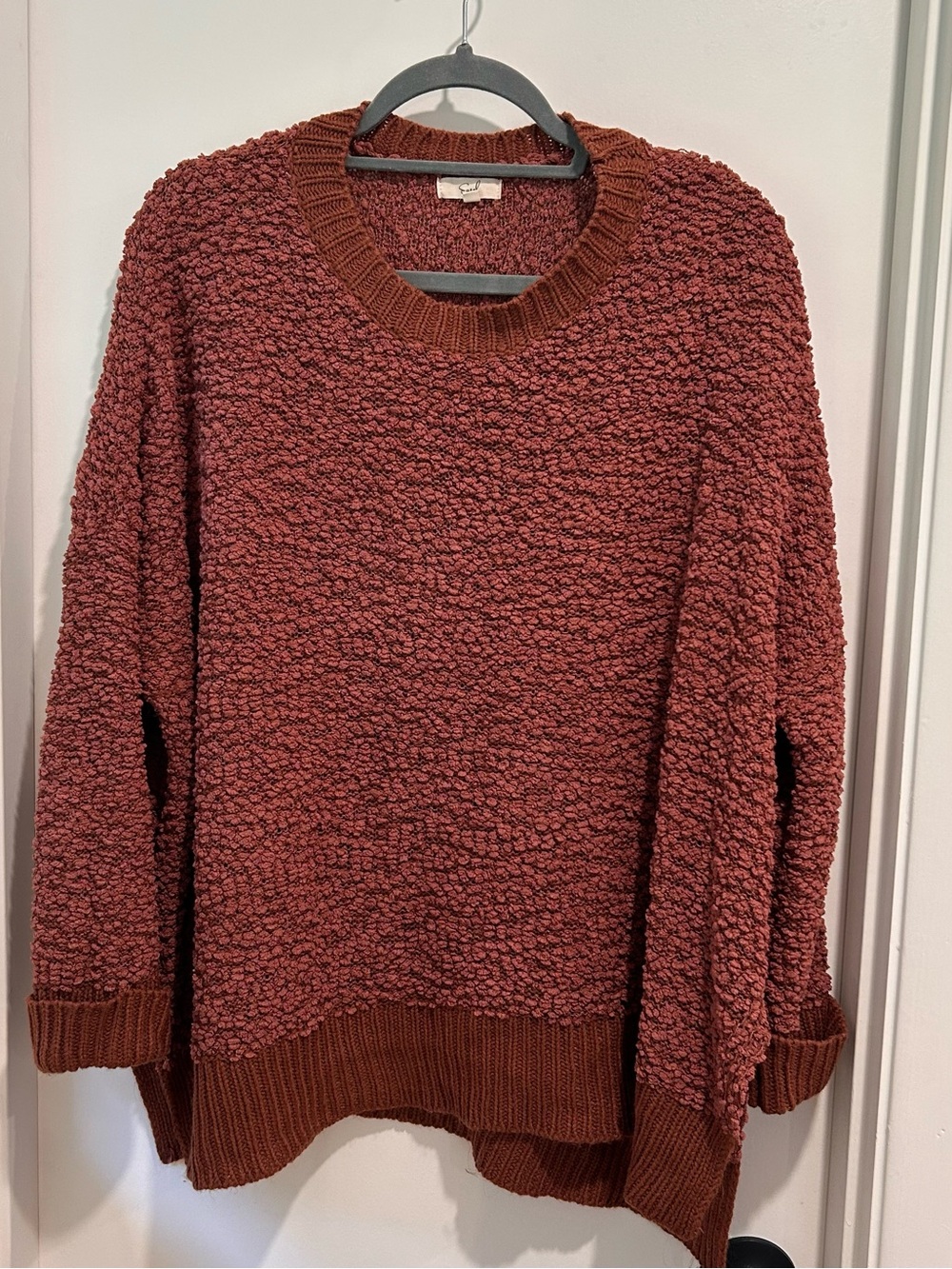 Easel "Maia" Pom-Pom Sweater in Rust